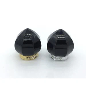 درپوش بطری عطر پلاستیکی نصب شده